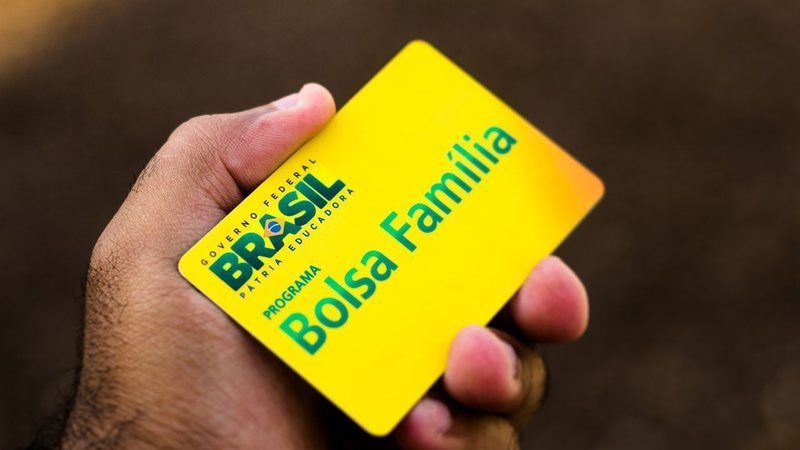 Auxílio emergencial é pago a beneficiários do Bolsa Família com NIS 6, valor varia de R$ 150 a R$ 375, dependendo da família