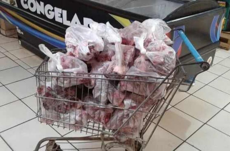 Mercado é autuado vendendo carne sem procedência e alimentos vencidos em Campo Grande