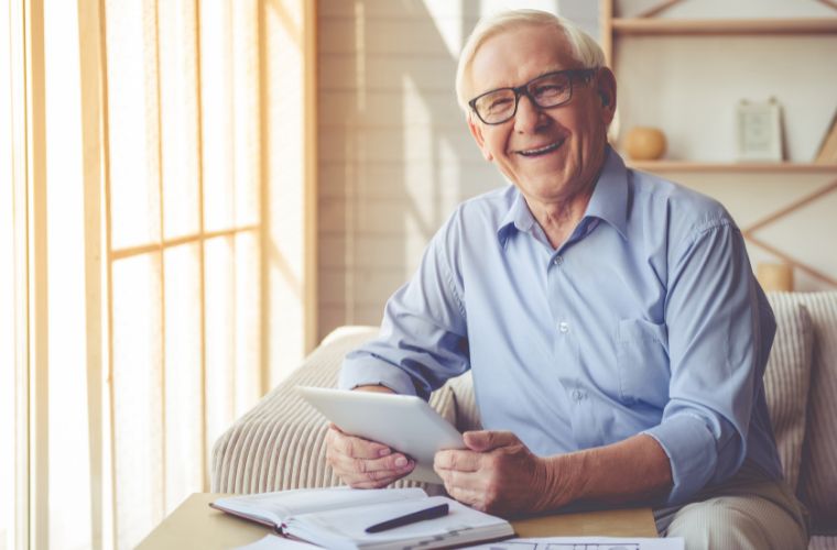 Expectativa de vida no Brasil sobe para 76,8 anos