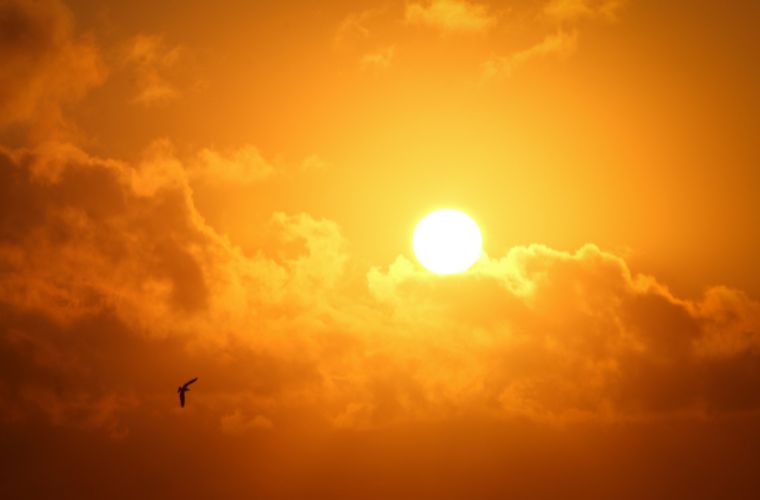 Sol predomina e quinta-feira será de calor e tempo seco