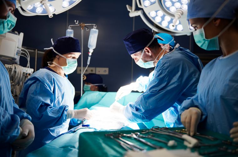 Inédito: médicos fazem 1° transplante de coração de porco para humano