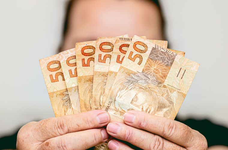Teto da aposentadoria do INSS sobe para R$ 7.087