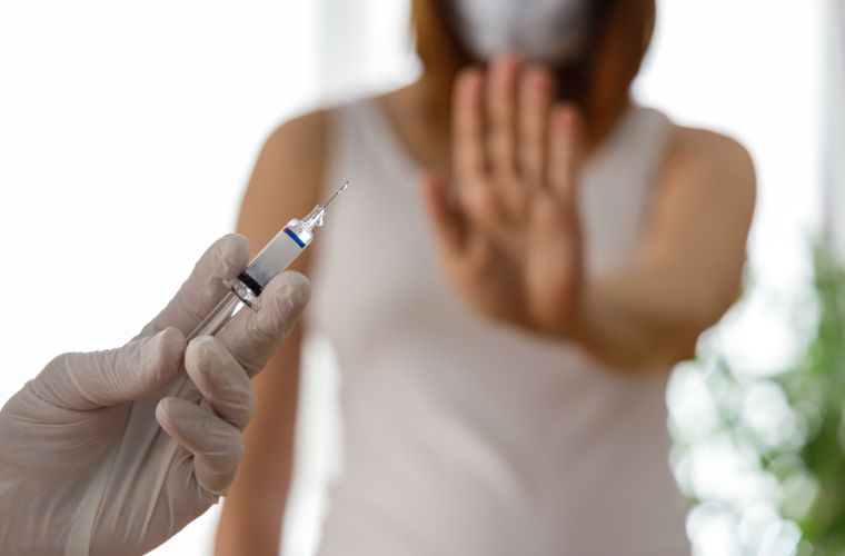 Quebec planeja cobrar imposto adicional de não vacinados contra covid