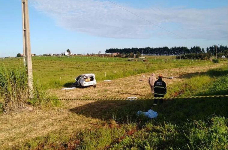Idosa morre após carro capotar e cair em barranco às margens de rodovia em MS