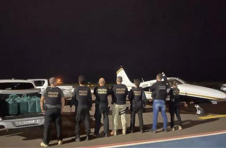 Avião com quase meia tonelada de cocaína é interceptado pela FAB em Campo Grande