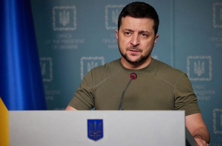 Zelenskiy alerta que Rússia pode usar armas químicas e pede sanções