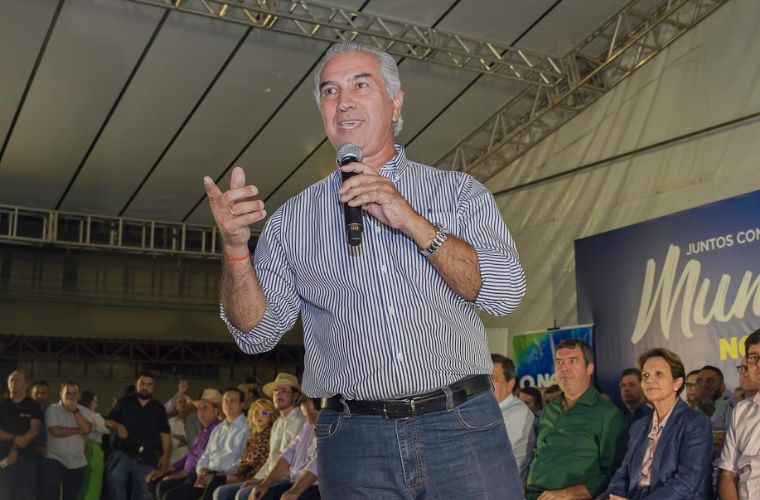 “Quem tem um time como esse aqui, não perde eleição”, diz Reinaldo Azambuja