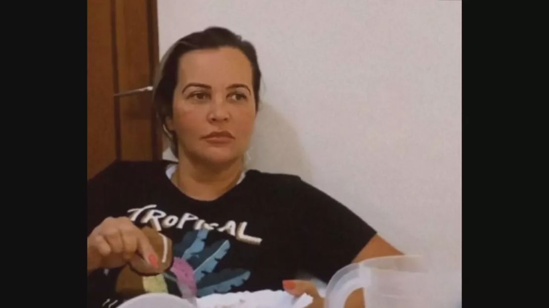 Madrasta acusada de envenenar enteado impediu que filha pegasse comida