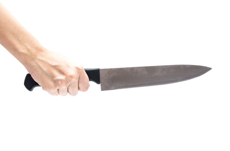 Polícia Militar prende homem por ameaçar mulher com faca em Coxim