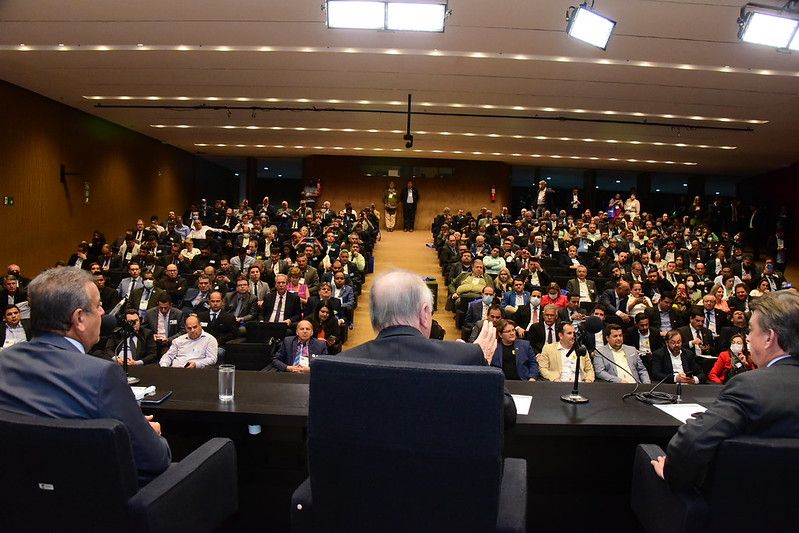 Prefeitos participam de mobilização municipalista buscando apoio à pauta prioritária