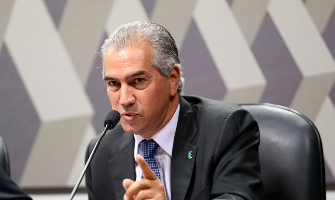 Reinaldo assume PSDB estadual atrás de alianças para Eduardo Riedel