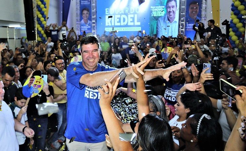 Riedel promete “choque de gestão” na educação, bolsas para estágio e escolas em tempo integral
