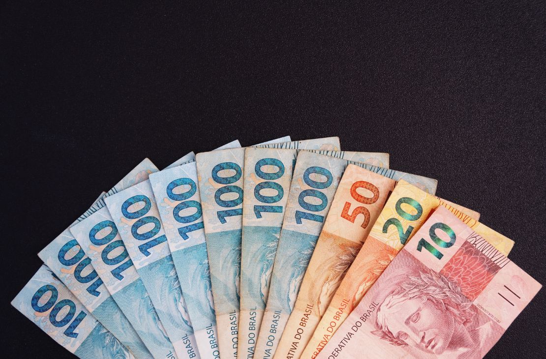 LDO é sancionada e prevê salário mínimo de R$ 1.294 em 2023