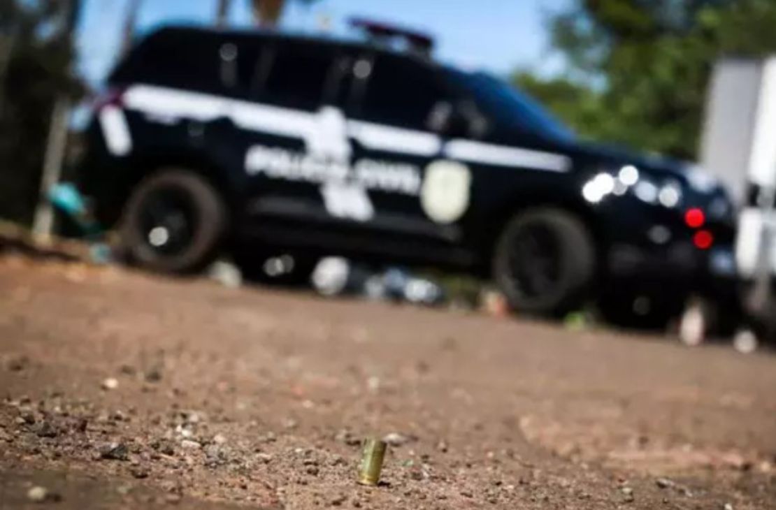 Mulher é ferida com bala perdida durante perseguição na Capital