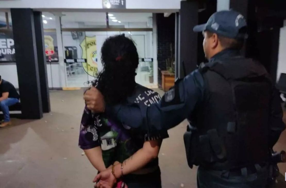 Após abandonar filhos com bêbado em conveniência, mulher é presa em Dourados