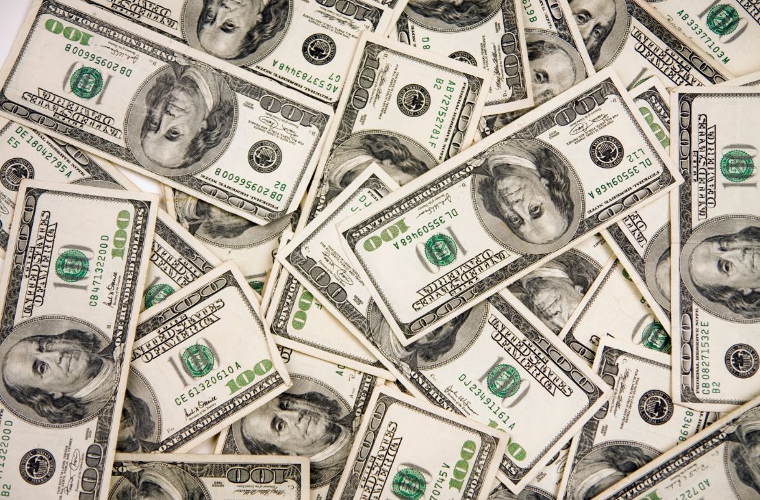 Dólar se aproxima de R$ 5,40 em dia de tensão no Brasil e no exterior