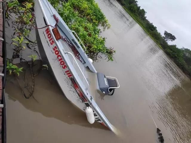 Risco de inundação coloca Aquidauana em alerta e no Rio Miranda, lanchas afundam