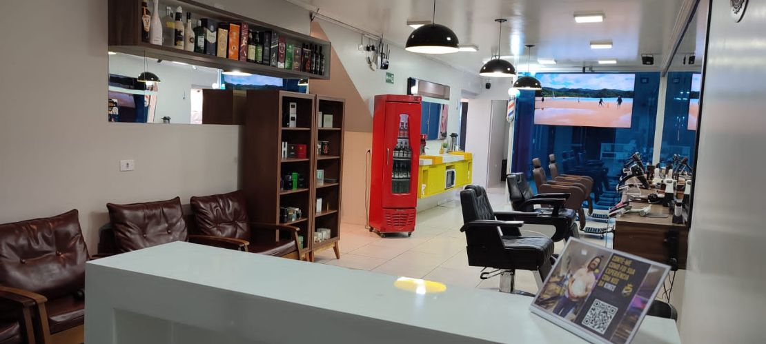Barbearia Kings investe em curso de aperfeiçoamento com profissional renomado