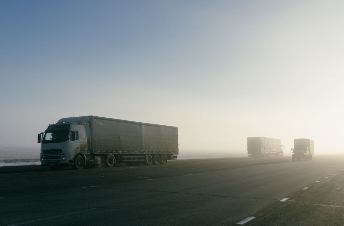 Contrabandista salta de caminhão em movimento para fugir da PF em rodovia