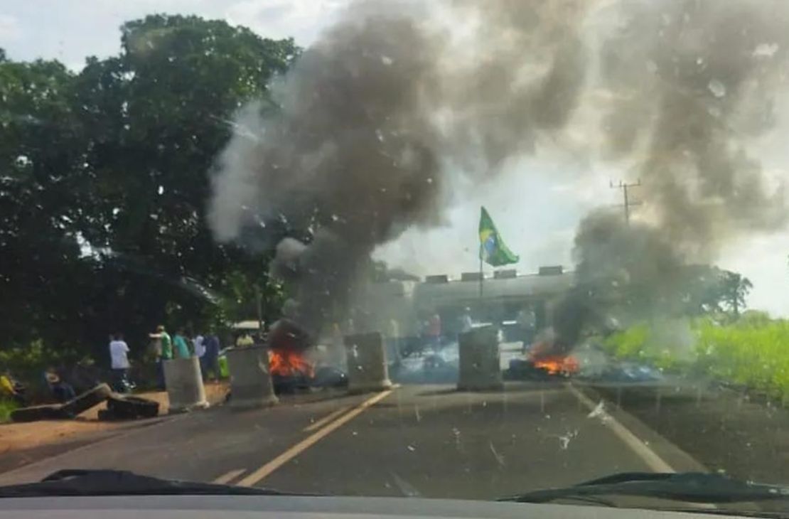 MS tem 20 pontos de interdições em protestos contra resultado das urnas após derrota de Bolsonaro