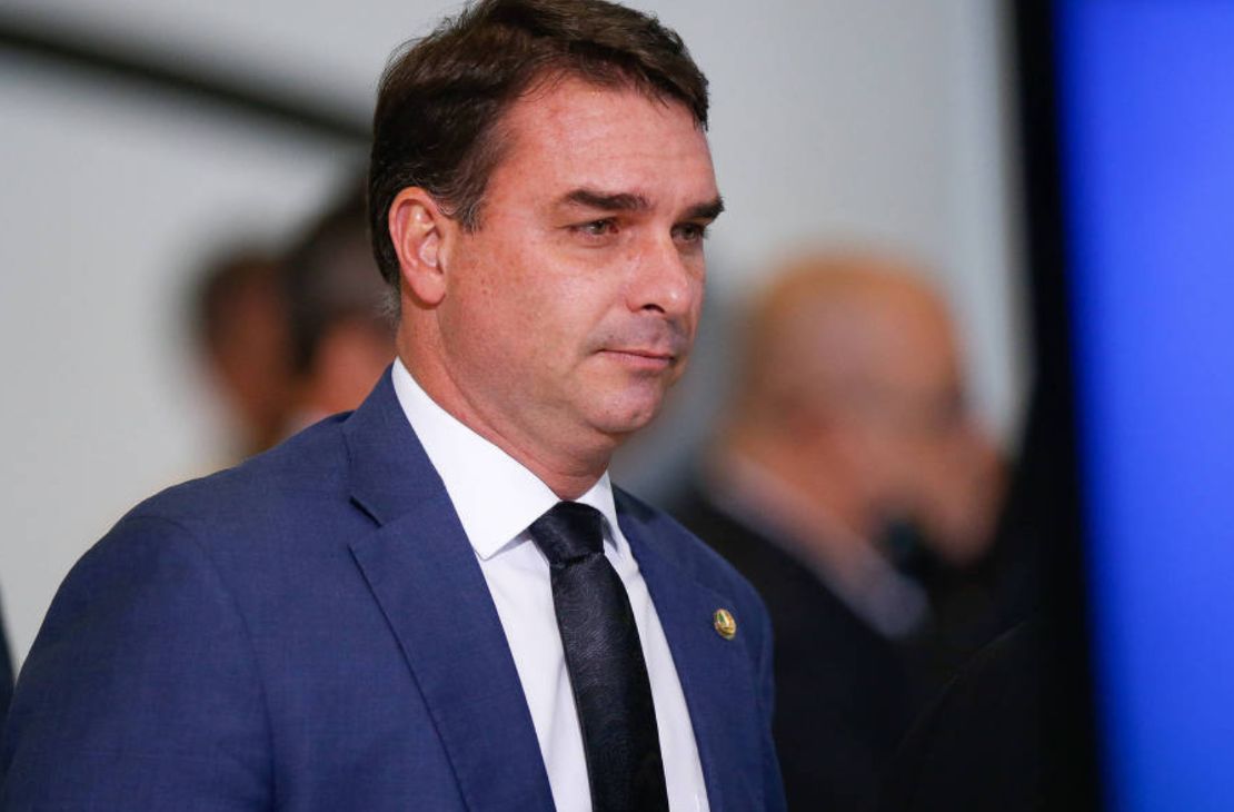 Não vamos desistir do nosso Brasil, diz Flávio Bolsonaro, 20 horas após vitória de Lula