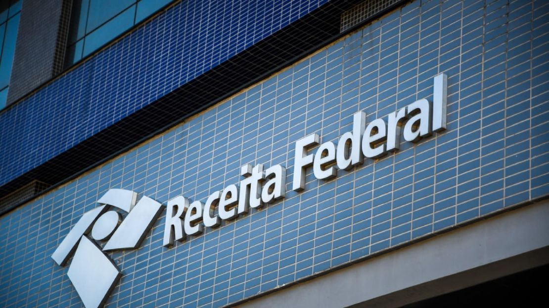 Com salários de até R$ 21 mil, Receita Federal abre novo concurso no dia 12