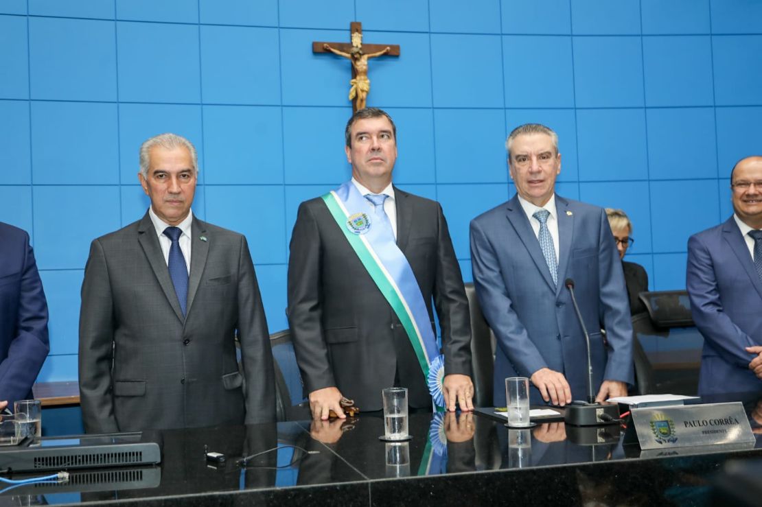 Riedel toma posse na Assembleia e reafirma compromisso com desenvolvimento e cuidado das pessoas