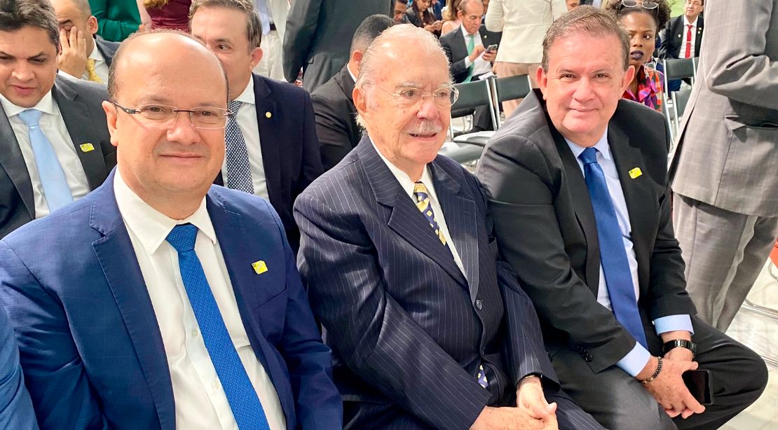Vice-governador e chefe da Casa Civil prestigiam a posse da nova ministra Simone Tebet