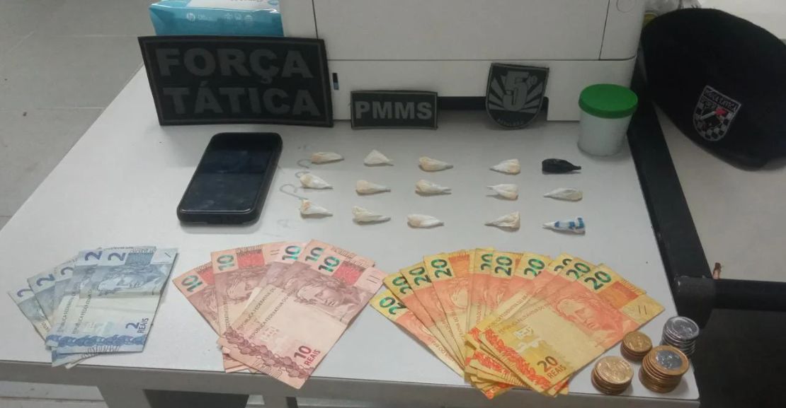 Após denúncia, Polícia Militar prende homem por tráfico de drogas na cidade de Coxim