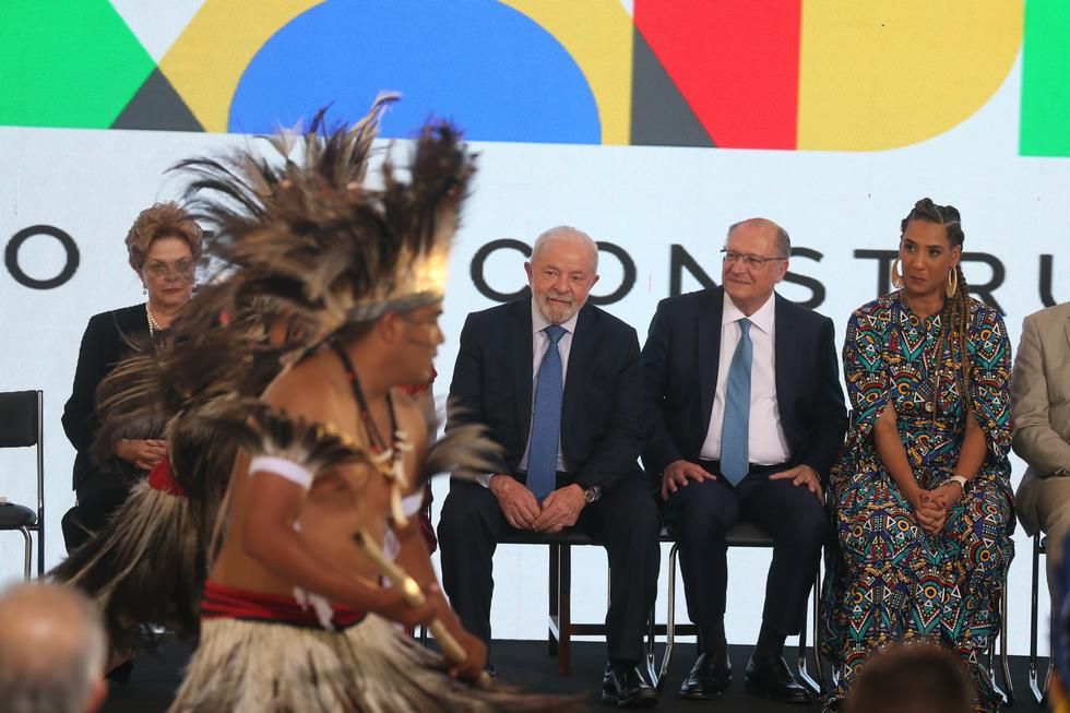 Lula sanciona lei que equipara crime de injúria racial ao racismo