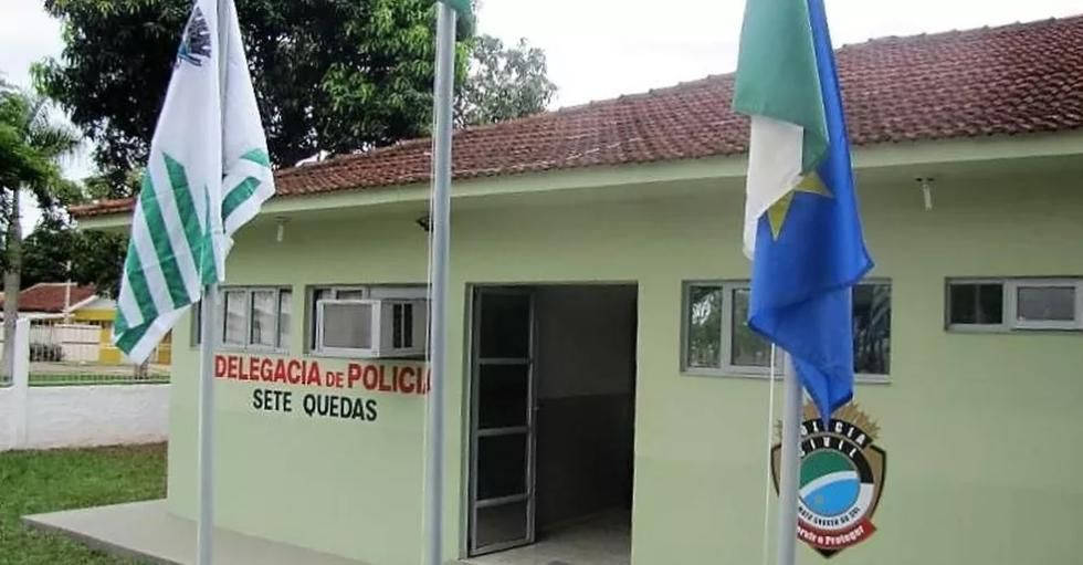 Bêbado, pai dá socos em filha de 4 anos que tentou proteger mãe de agressões