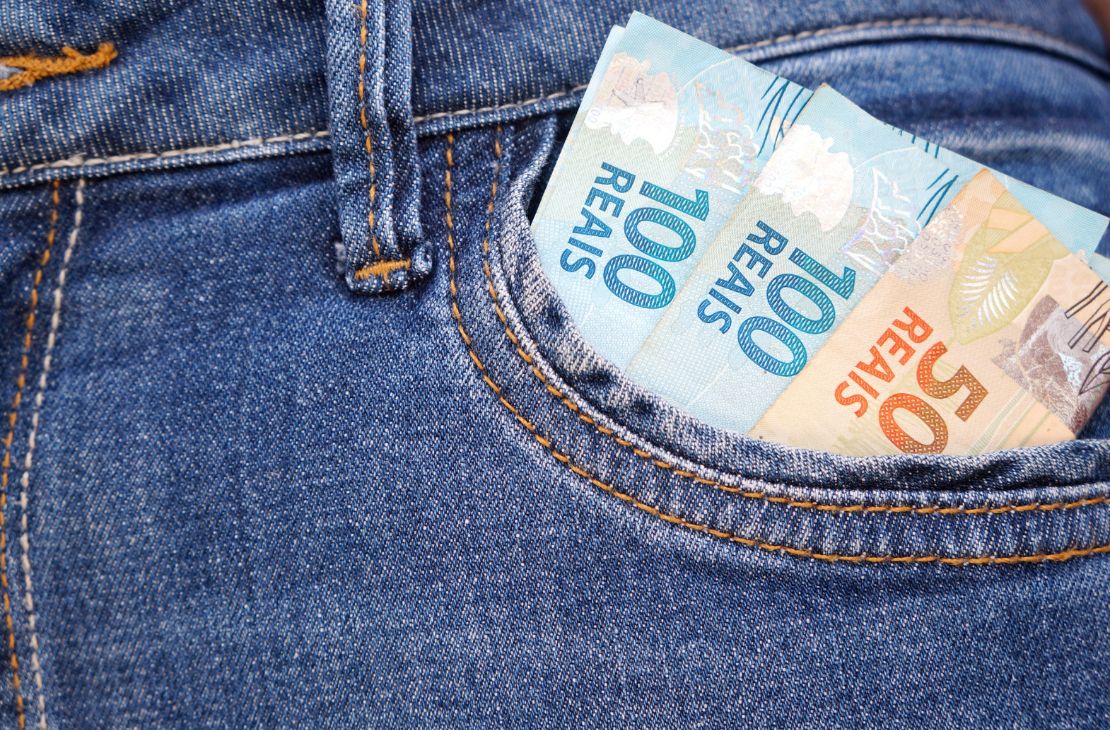 Salário de 86 mil servidores estará disponível dia 3, injetando R$ 406 milhões na economia