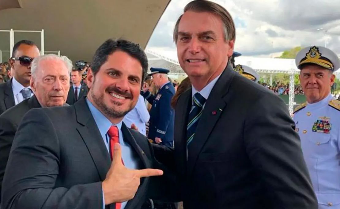 Senador Marcos do Val diz que Bolsonaro tentou coagi-lo a dar golpe e anuncia renúncia ao mandato