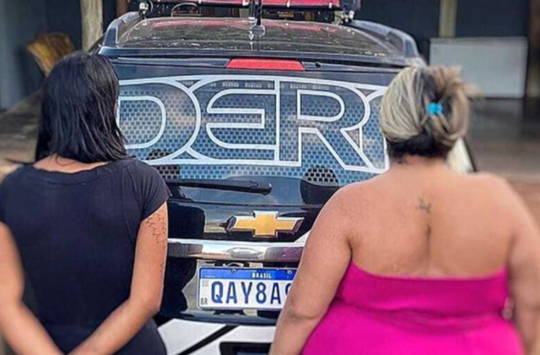 Mulheres são presas por série de roubos e transferências bancárias forçadas na Capital