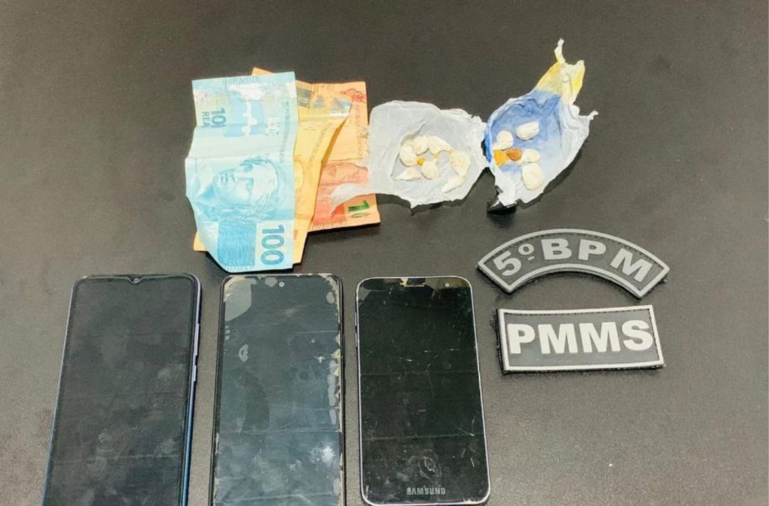 PM prende dois por tráfico de drogas e fecha “Boca de Fumo” em Sonora