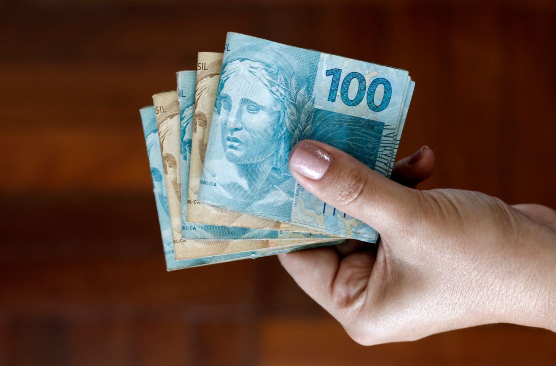 Beneficiários com NIS de final 6 recebem o Bolsa Família