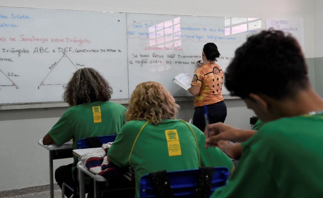 Presentes em 72 cidades, escolas de tempo integral conquistam pais, alunos e professores na rede estadual