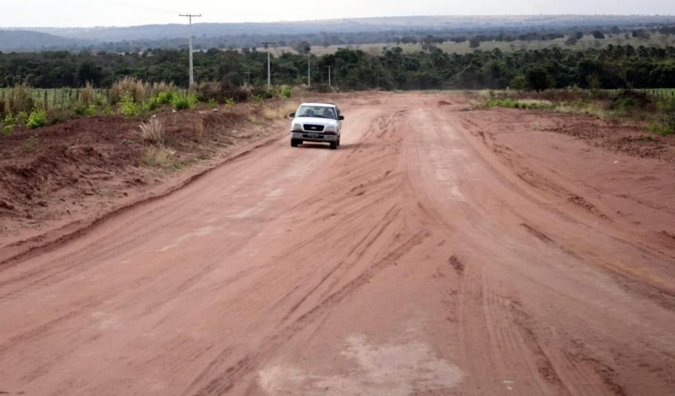 Coxim: Estrada da Barranqueira recebe revestimento primário