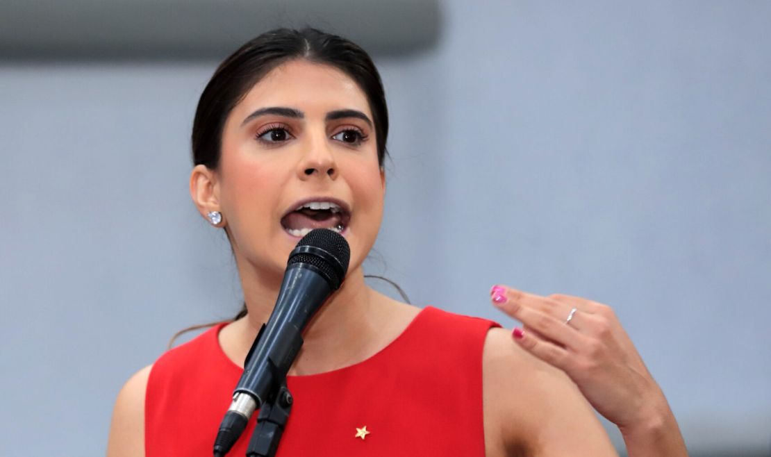 Camila Jara pede investigação ao Ministério Público contra Bolsonaro e espionagem da Abin