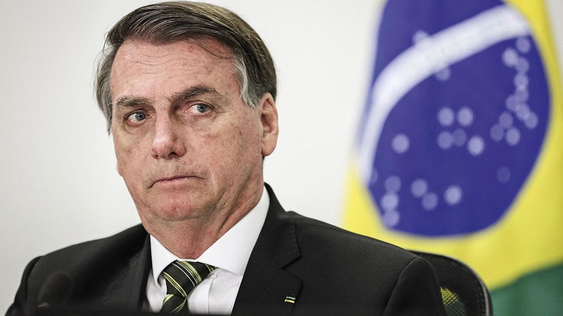 Defesa de Bolsonaro entrega joias em Brasília e aguarda documento para devolver armas