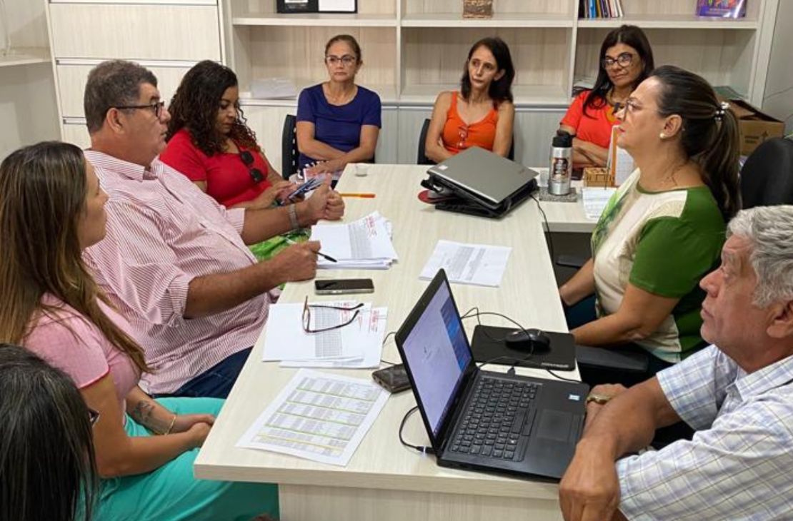 Com a presença do presidente da FETEMS, SIMTED de Coxim realiza reunião para debater piso salarial do magistério