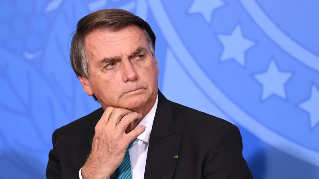 Bolsonaro depõe à PF por três horas sobre joias sauditas