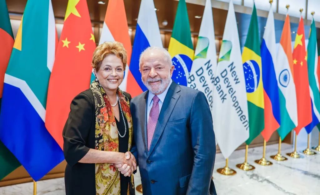 Dilma toma posse como presidente do Banco dos Brics em Xangai