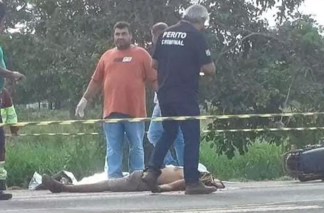 Sem capacete, homem morre atropelado por carreta na BR-163, em Coxim