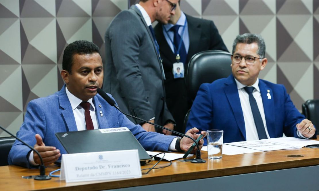 Comissão mista aprova MP que recria o programa Bolsa Família