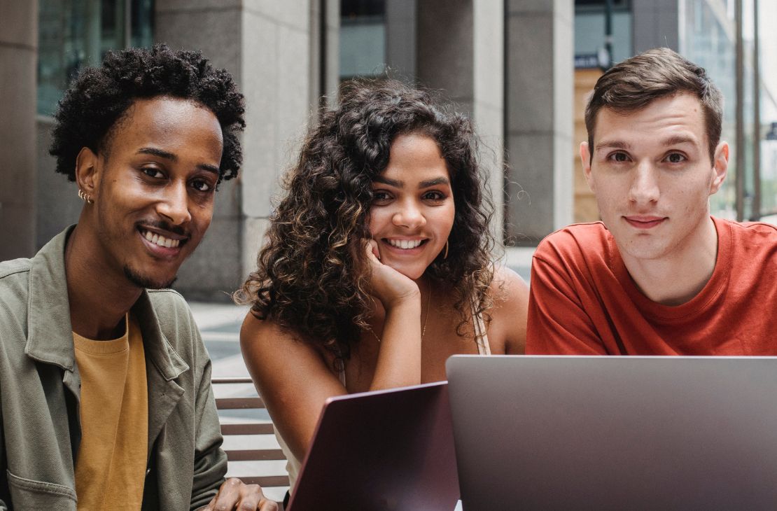 Cursos de inglês, espanhol e vendedor fecham inscrições no domingo