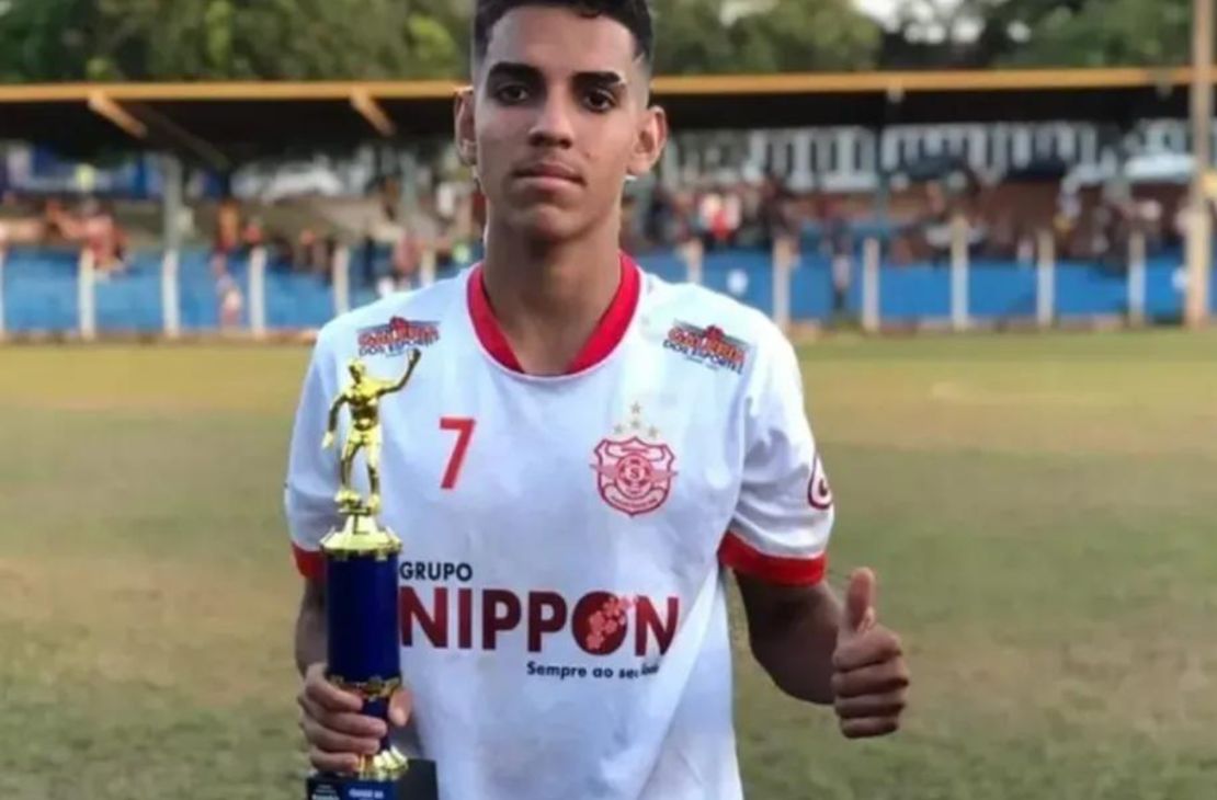 Jogador de futebol de MS é achado esquartejado em rio sete dias após desaparecer em festa no Paraguai