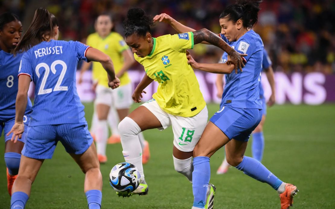 França vence Brasil e assume a ponta do grupo F do Mundial: 2 a 1
