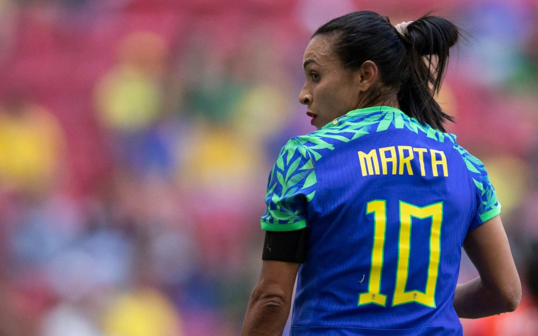 Brasil empata com a Jamaica e é eliminado da Copa em despedida de Marta