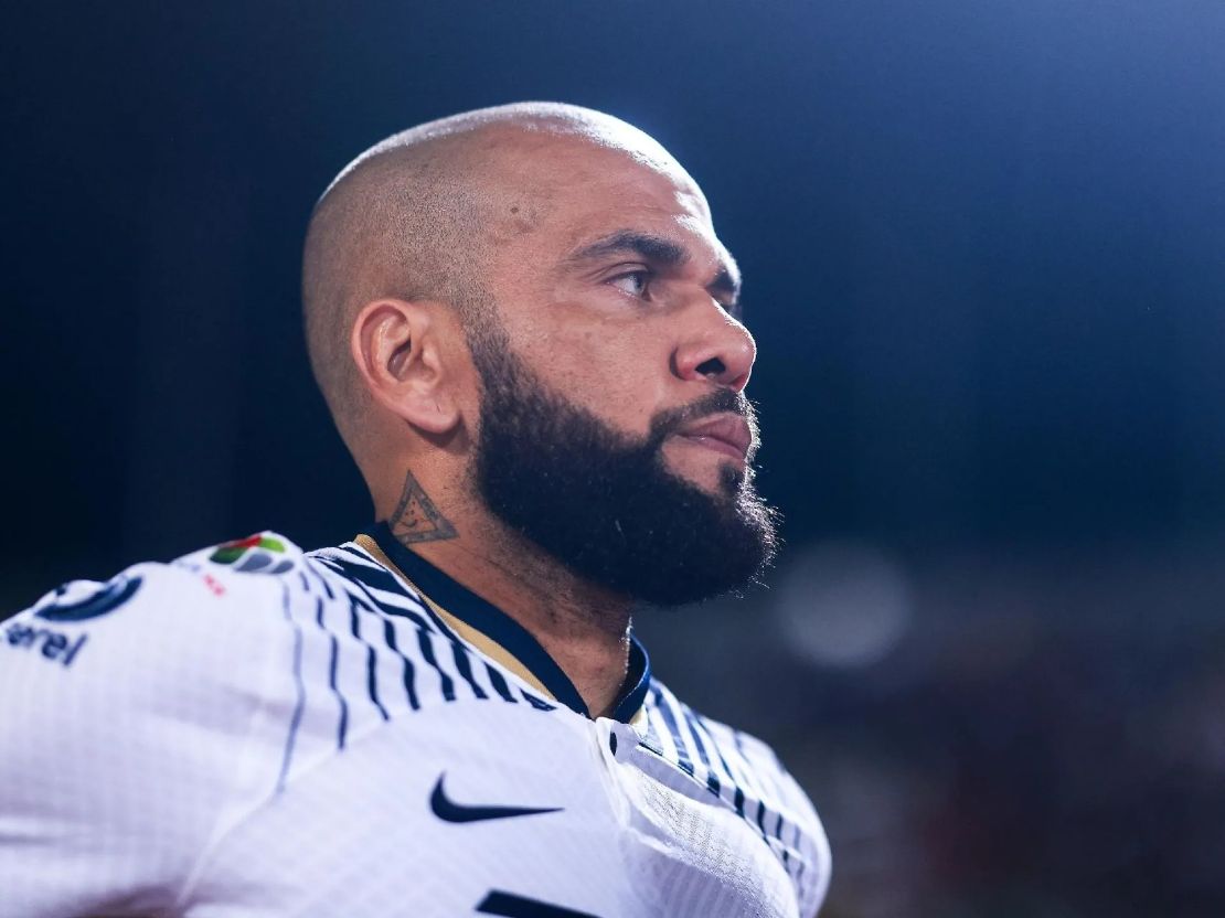 Daniel Alves é indiciado formalmente por estupro na Espanha